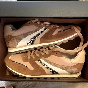 Coach Women’s laced-up fashionable sneakers NWT